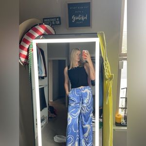 Meet your Posher, Deedee